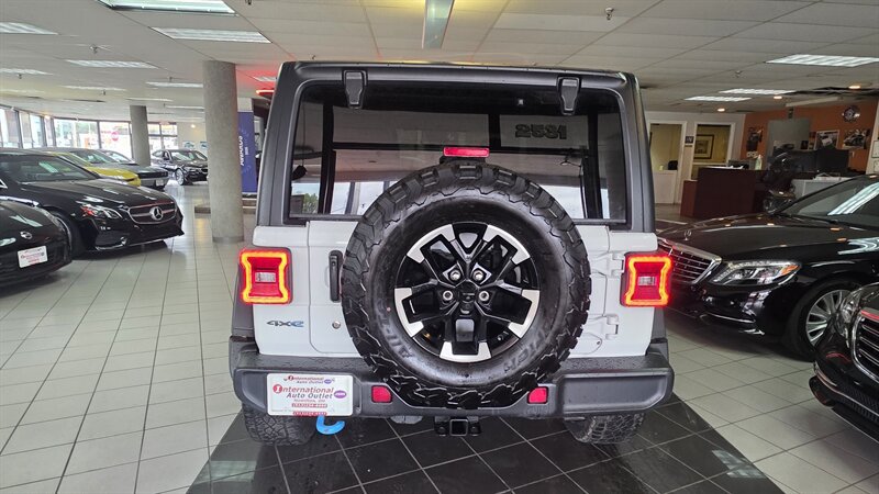 Used 2024 Jeep Wrangler Unlimited Rubicon 4xe AWD/4WD image 7