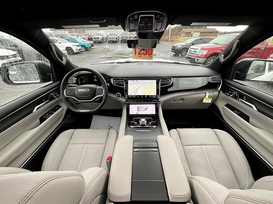 New 2026 Jeep Grand Wagoneer L Summit image 40