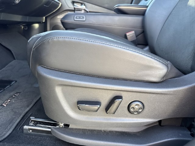 Used 2024 Nissan Ariya AWD image 11