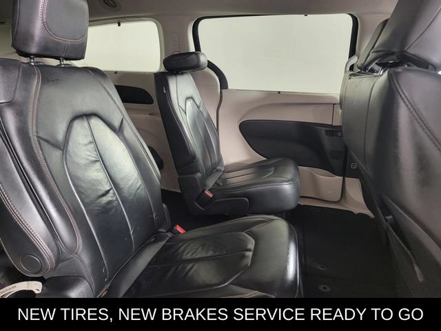 Used 2017 Chrysler Pacifica Touring-L FWD image 17