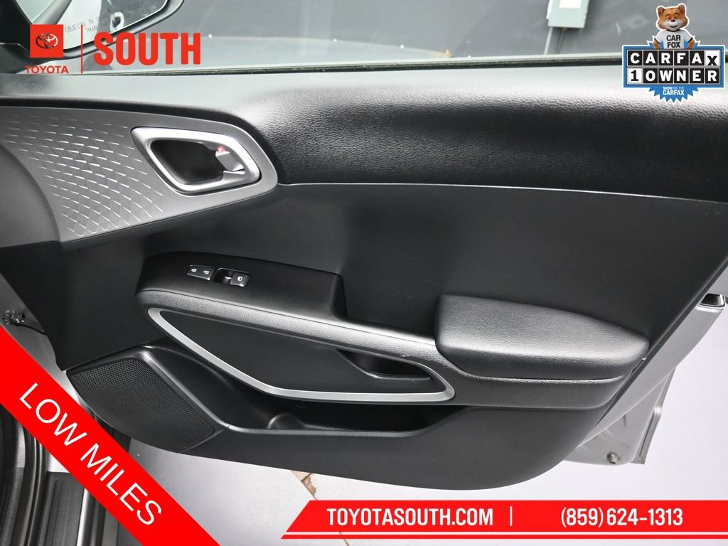 Used 2025 Kia Soul LX w/ LX Technology Package FWD image 28