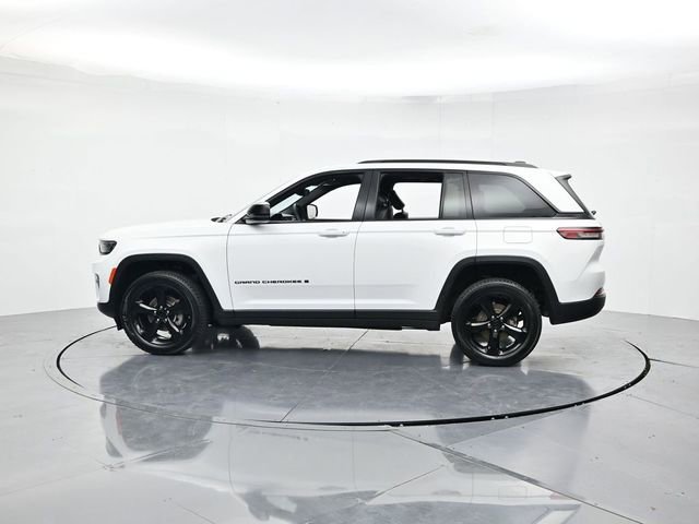 Used 2023 Jeep Grand Cherokee Altitude image 7