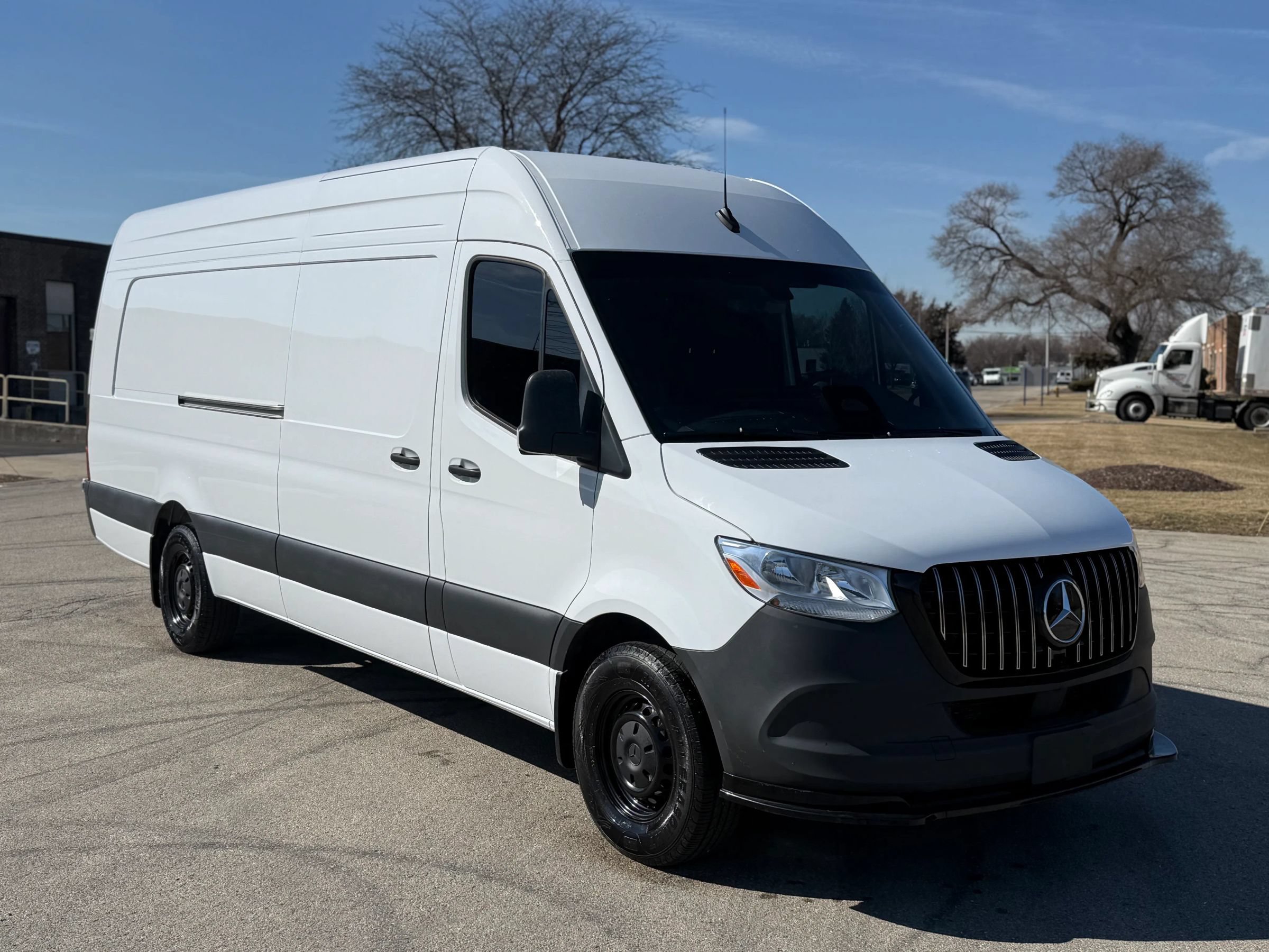 Used 2025 Mercedes-Benz Sprinter 2500 image 1