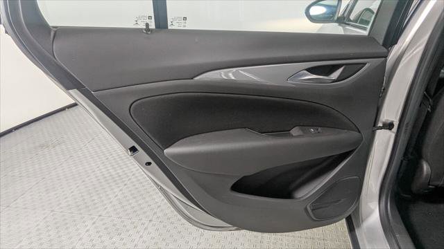 Used 2018 Buick Regal Preferred image 16