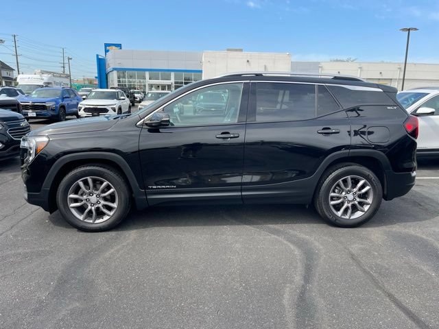 Used 2022 GMC Terrain SLT w/ LPO, Floor Liner Package AWD/4WD image 4