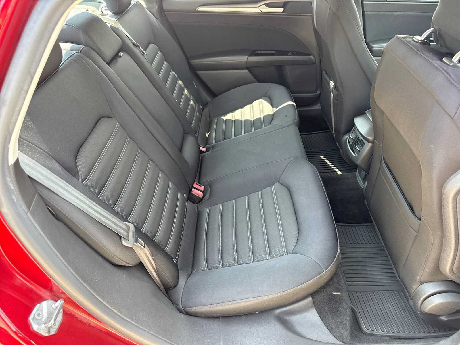 Used 2013 Ford Fusion SE FWD image 18