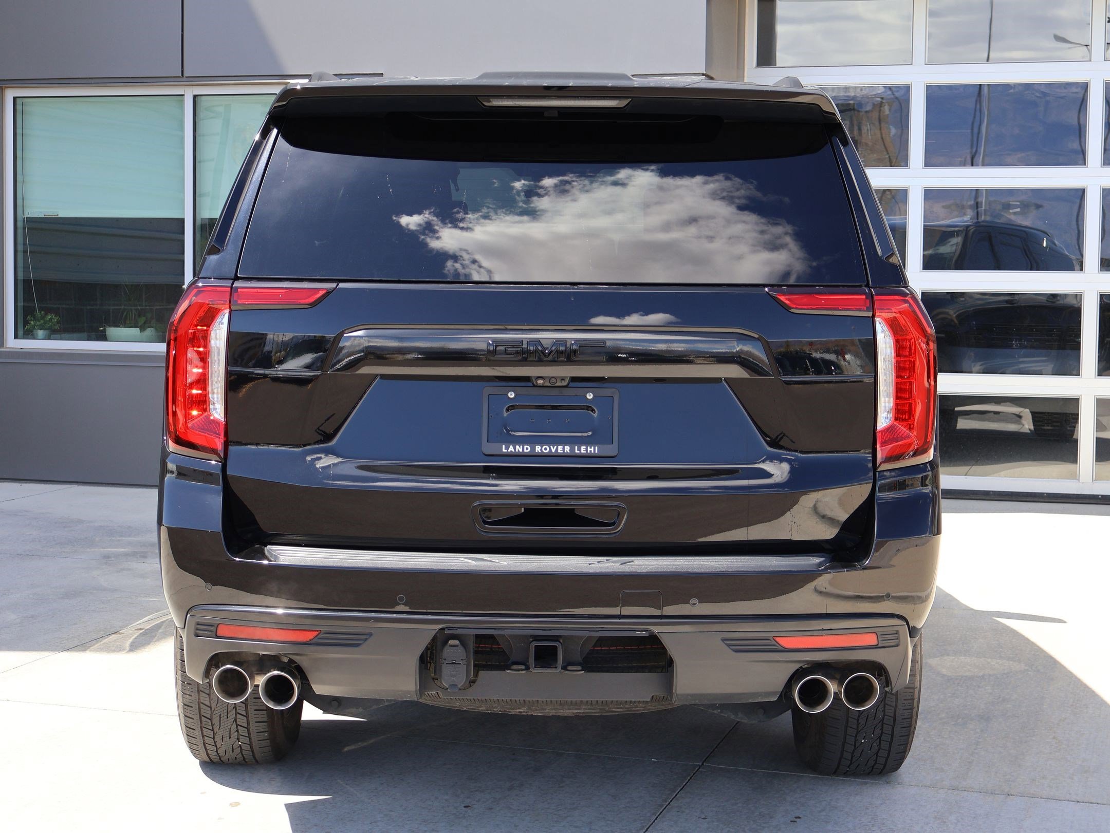 Used 2024 GMC Yukon Denali w/ Advanced Technology Package AWD/4WD image 7