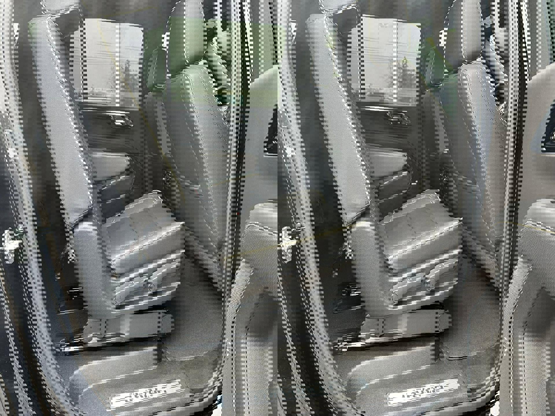 Certified 2025 Chevrolet Suburban Premier image 37