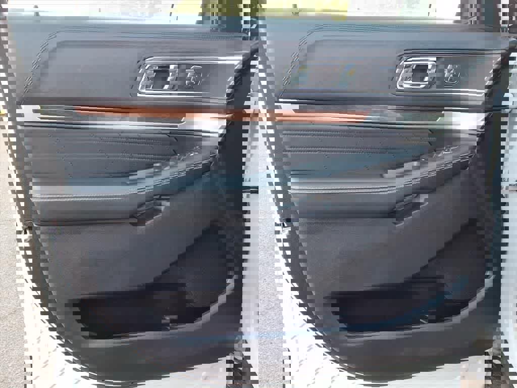 Used 2018 Ford Explorer Platinum image 14