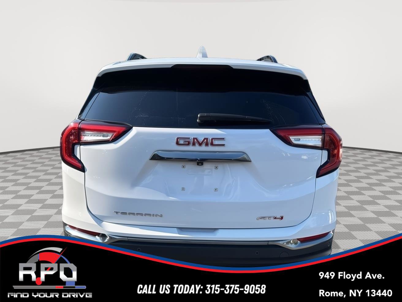 Used 2024 GMC Terrain AT4 w/ GMC Pro Grade Package AWD/4WD image 4