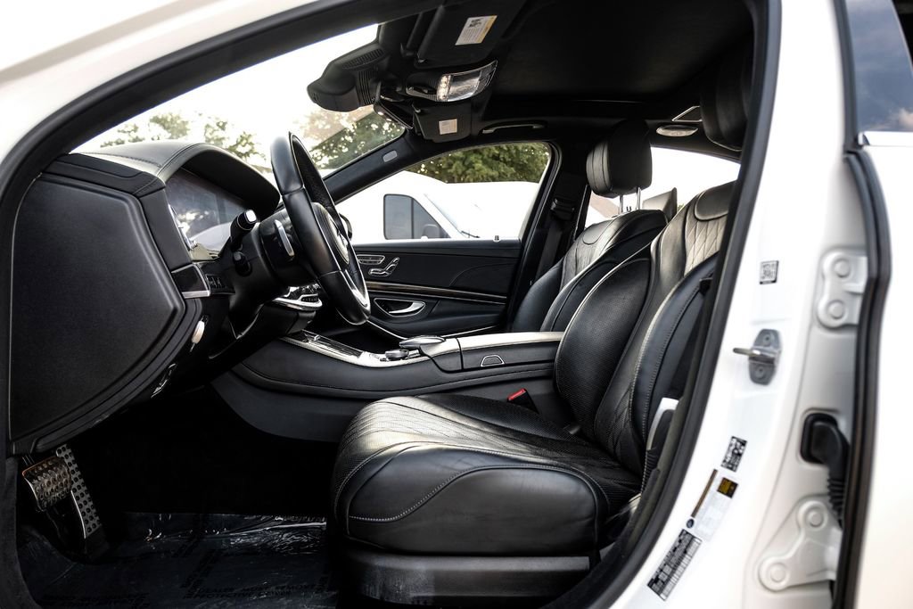 Used 2019 Mercedes-Benz S 560e w/ AMG Line Exterior image 5