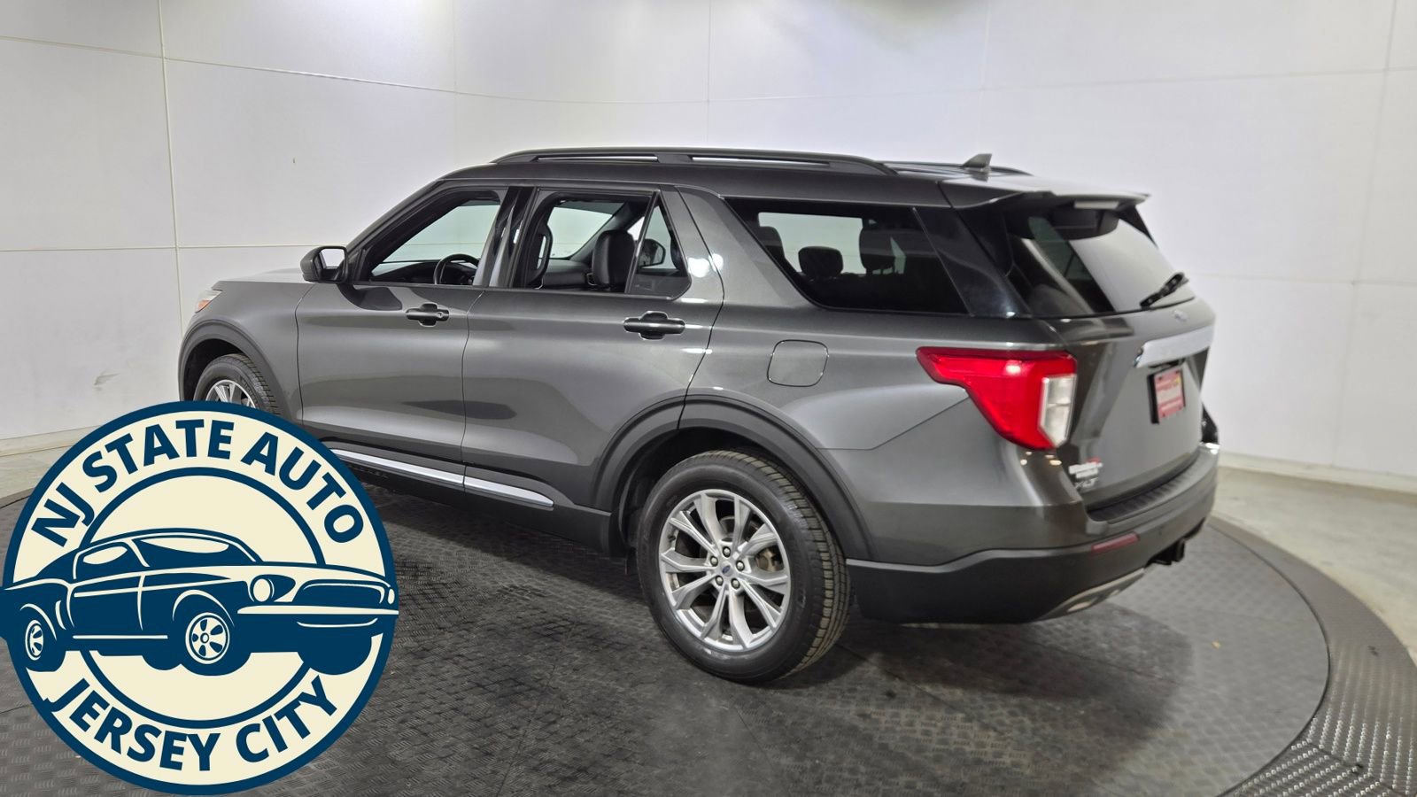 Used 2020 Ford Explorer XLT w/ Equipment Group 202A image 7