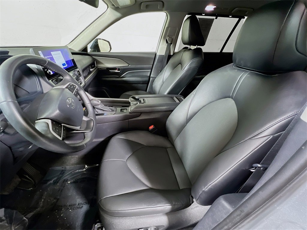 Certified 2025 Toyota Grand Highlander AWD image 19