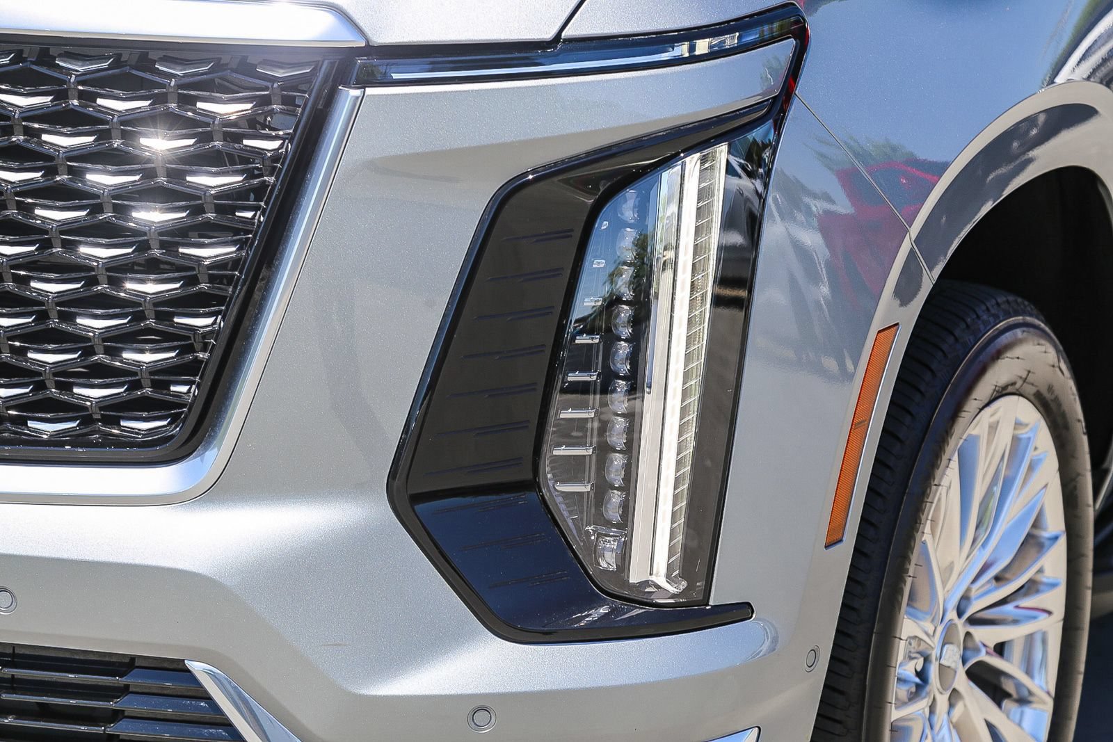 Used 2025 Cadillac Escalade ESV Premium Luxury w/ LPO, Floor Liner Package AWD/4WD image 7