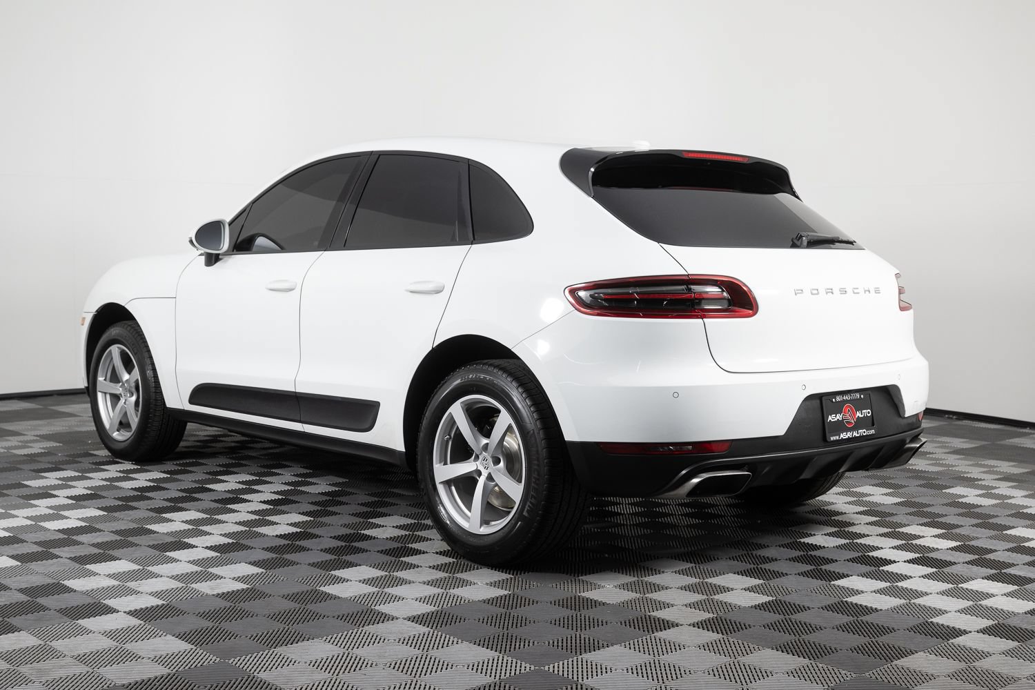 Used 2018 Porsche Macan AWD/4WD image 4