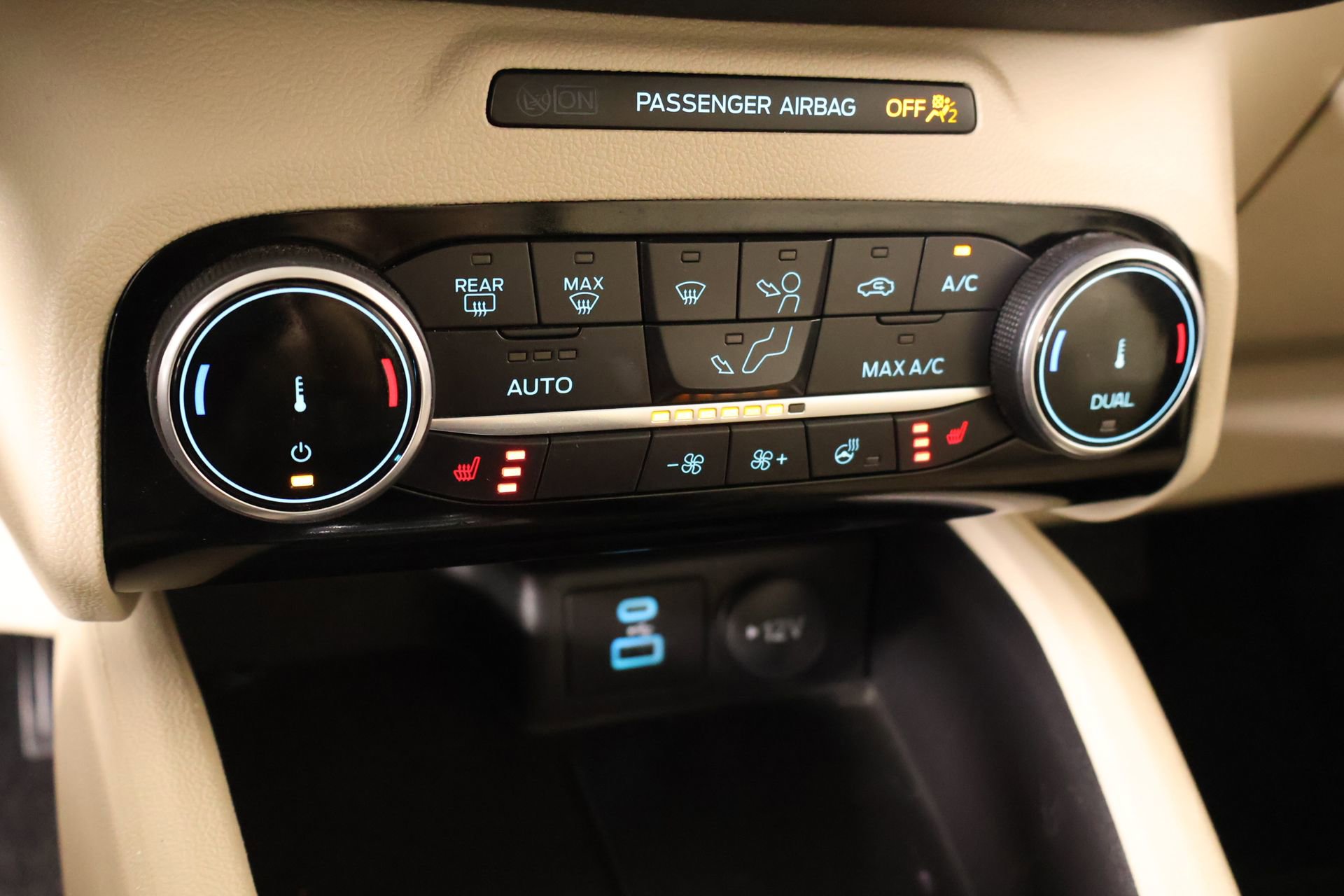 Used 2022 Ford Escape Titanium AWD/4WD image 8