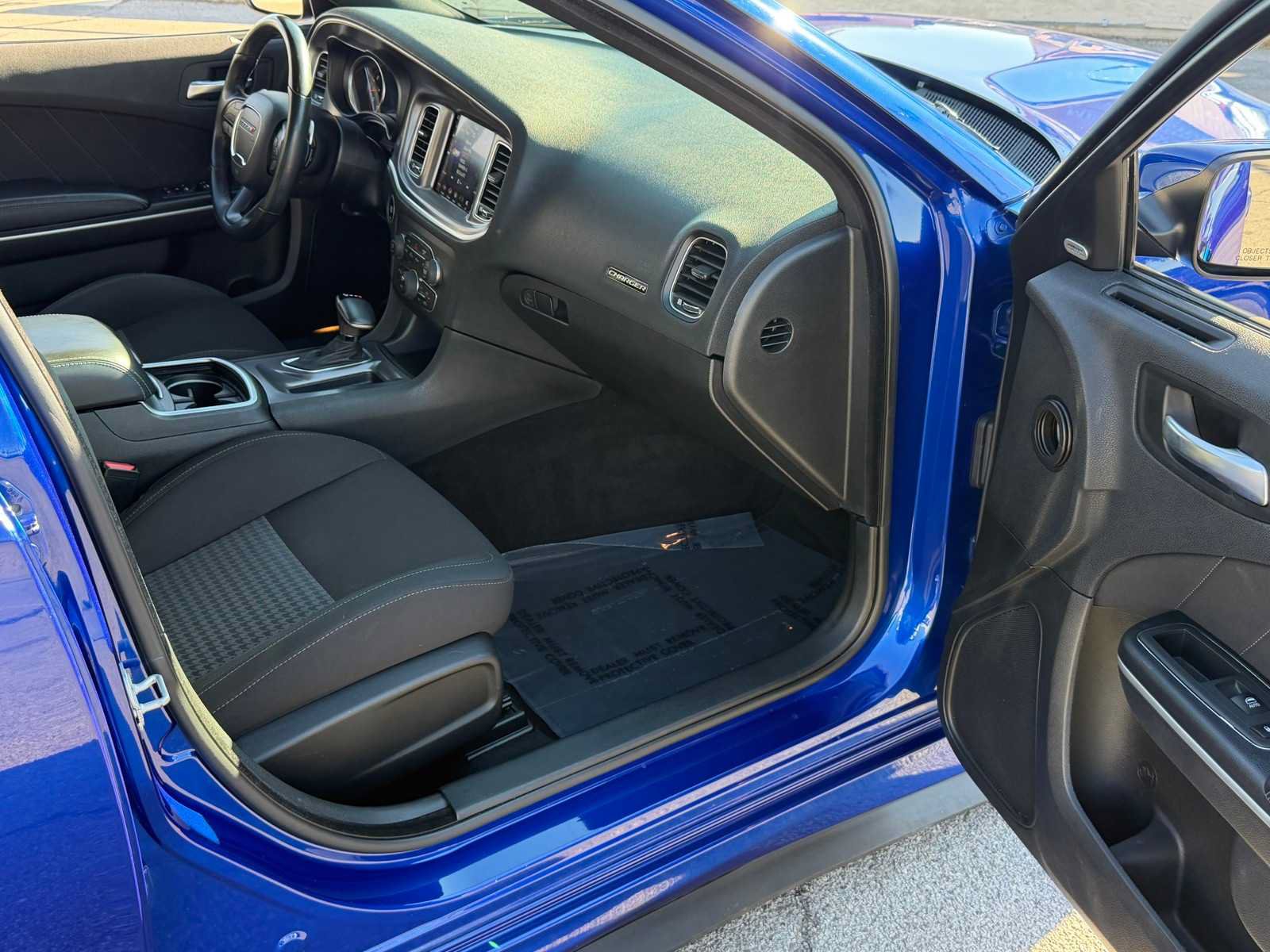 Used 2019 Dodge Charger SXT RWD image 28