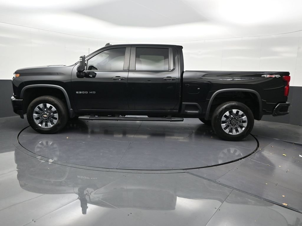 Used 2021 Chevrolet Silverado 2500 Custom w/ Custom Value Package AWD/4WD image 2