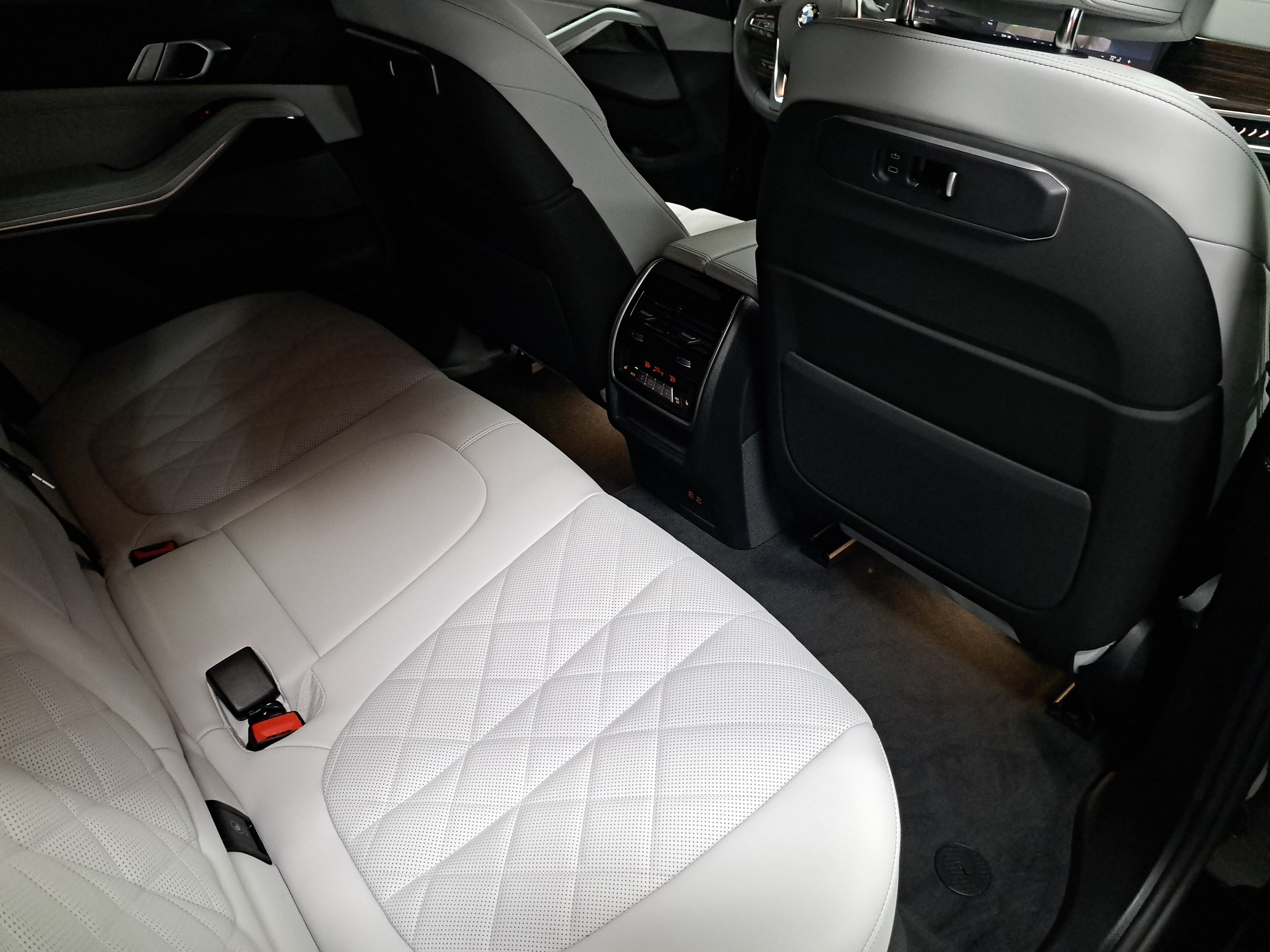 New 2026 BMW X5 xDrive40i w/ Climate Comfort Package AWD/4WD image 11