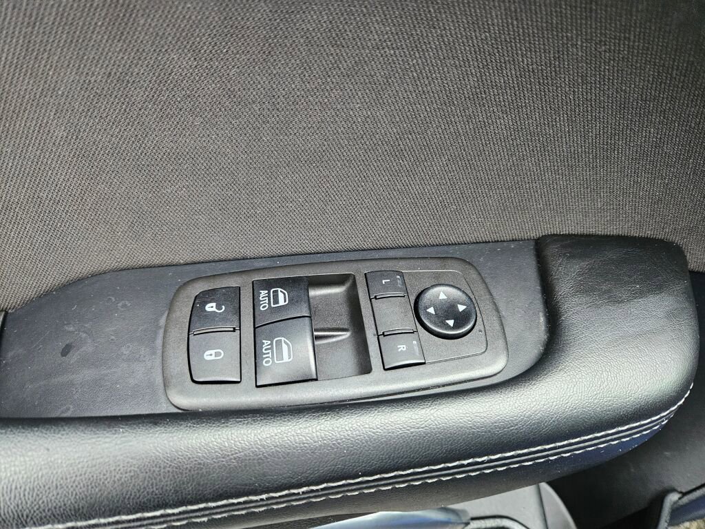 Used 2021 Dodge Challenger SXT image 15