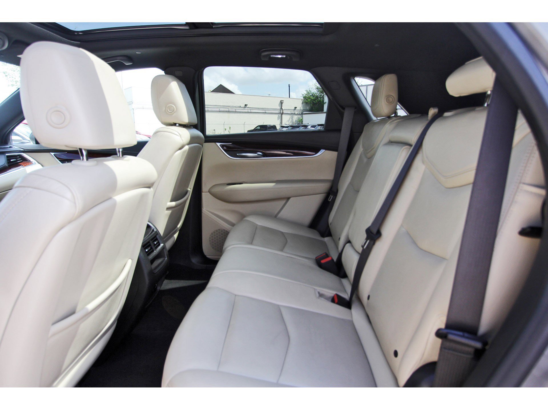 Used 2017 Cadillac XT5 Luxury w/ Driver Awareness Package image 32