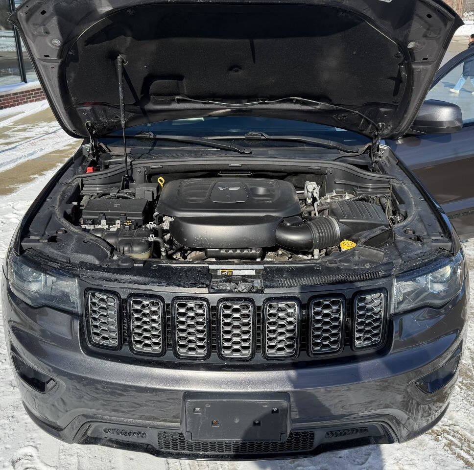 Used 2018 Jeep Grand Cherokee Altitude image 40
