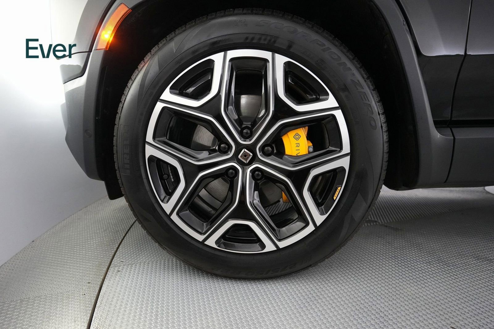 Used 2024 Rivian R1S Adventure image 18