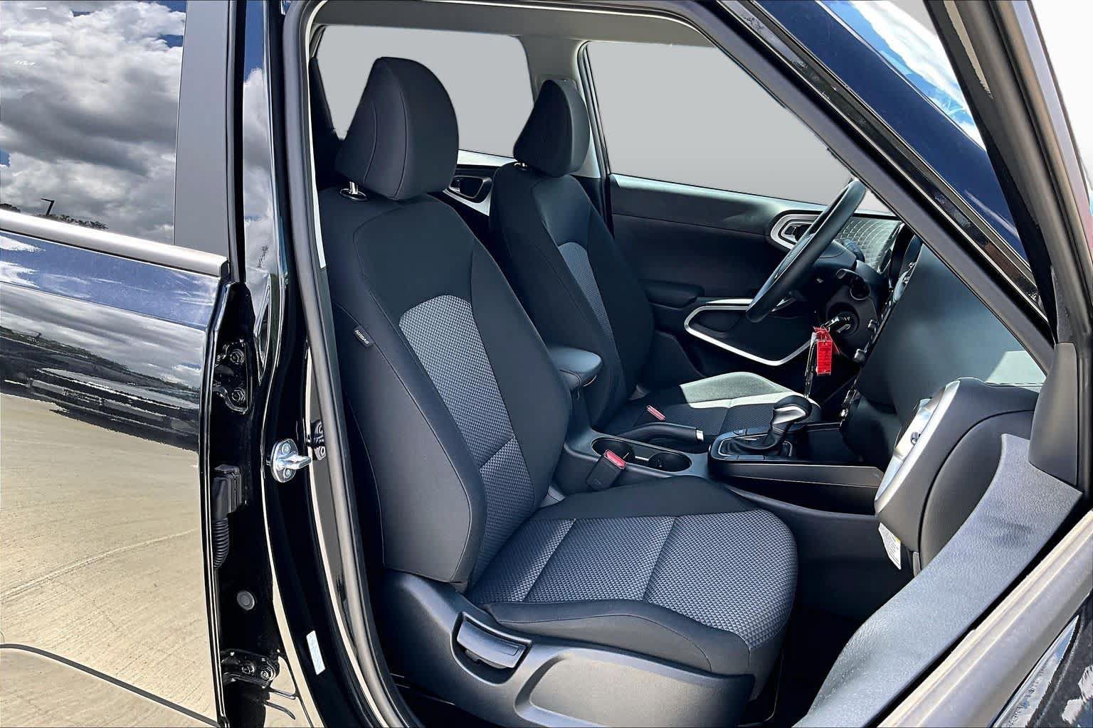 Certified 2025 Kia Soul LX w/ LX Technology Package FWD image 9