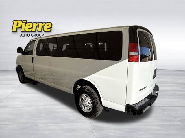 Used 2023 Chevrolet Express 3500 LS RWD image 2