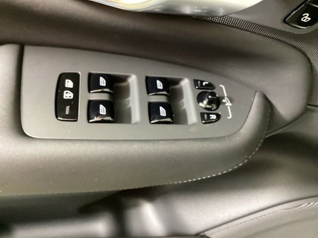New 2026 Volvo XC90 B6 Plus w/ Protection Package Premier image 18