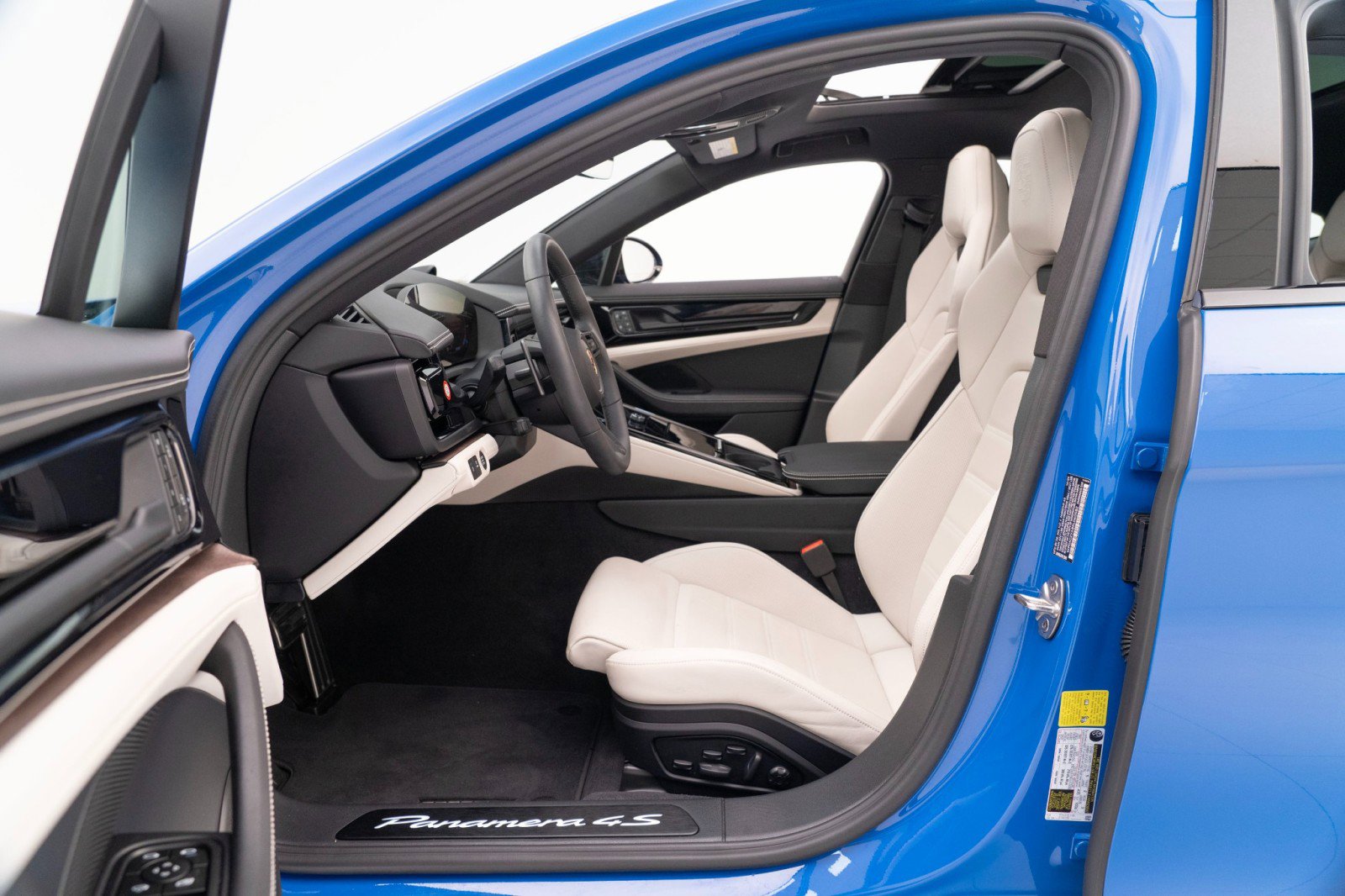 Used 2025 Porsche Panamera 4S image 18