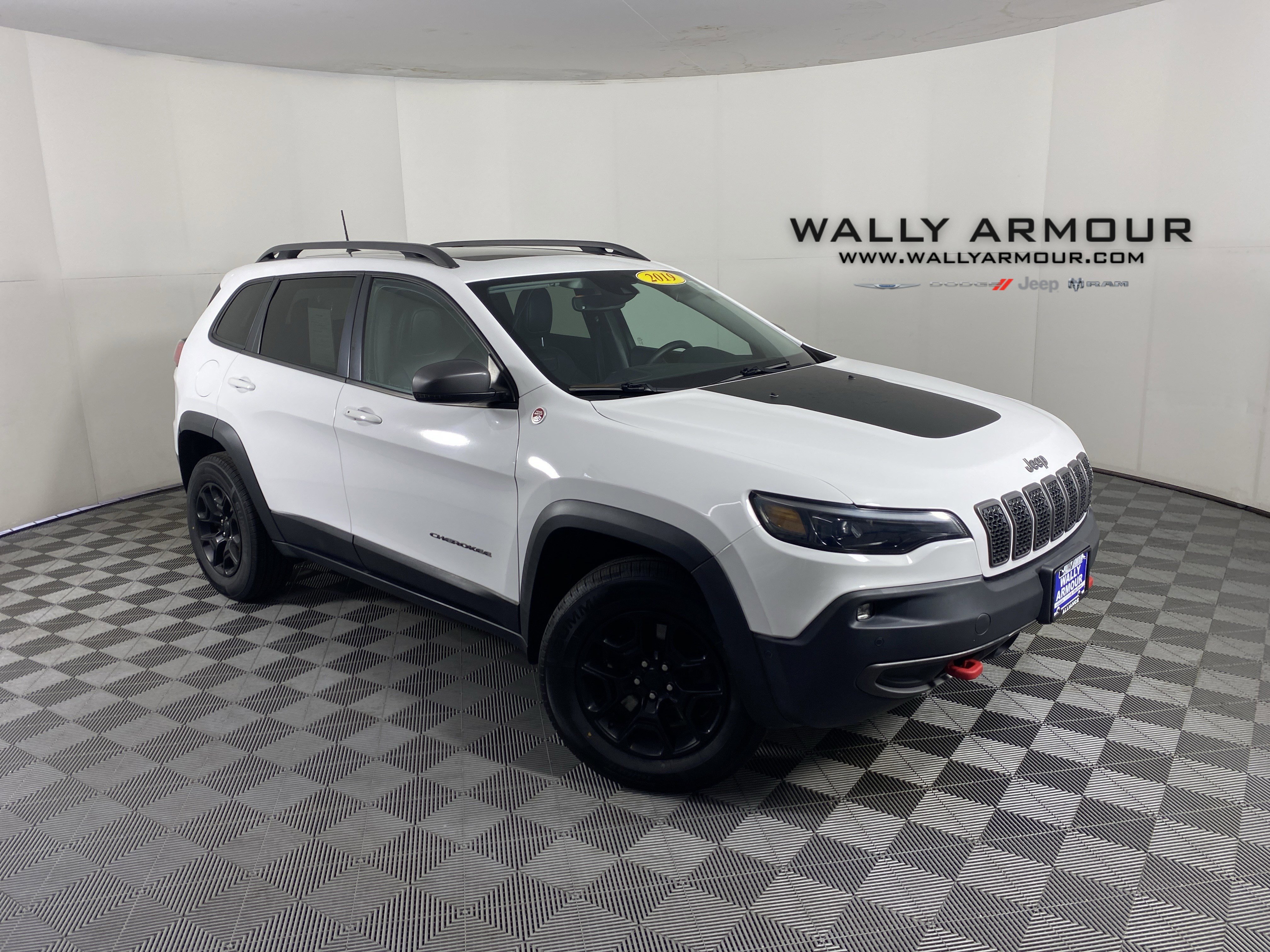 Used 2019 Jeep Cherokee Trailhawk image 1