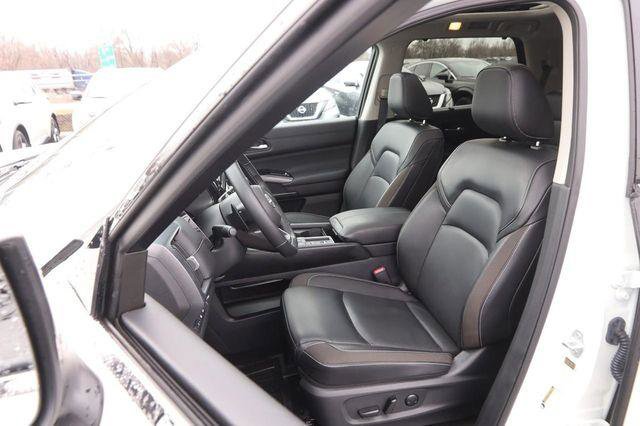Used 2024 Nissan Pathfinder SL w/ SL Premium Package image 10