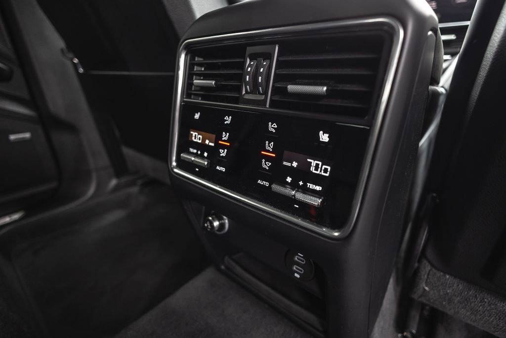 Used 2023 Porsche Cayenne Turbo S AWD/4WD image 37