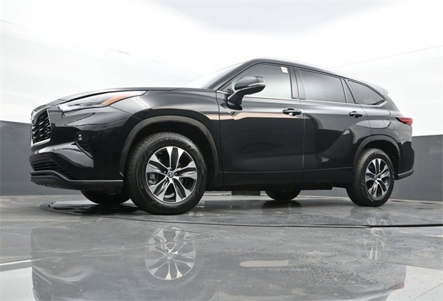 Used 2021 Toyota Highlander XLE image 30