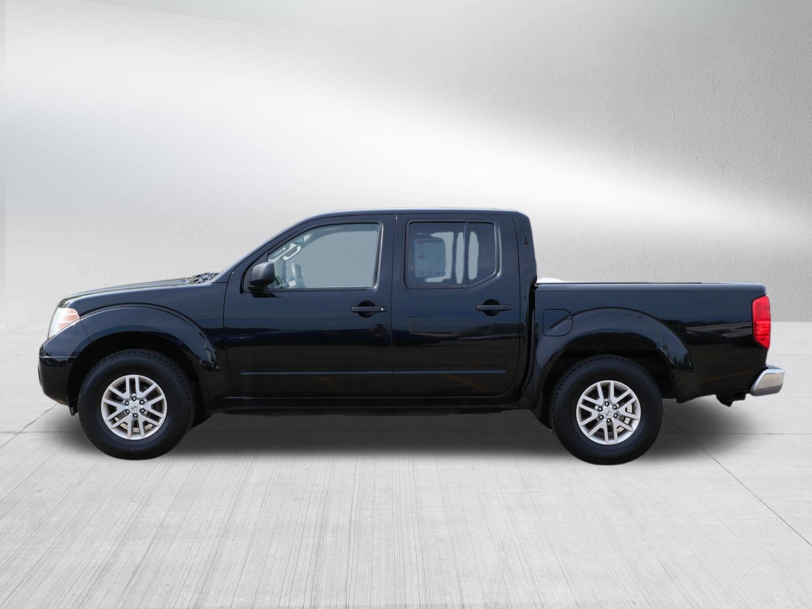 Used 2014 Nissan Frontier SV w/ SV Value Truck Package AWD/4WD image 4