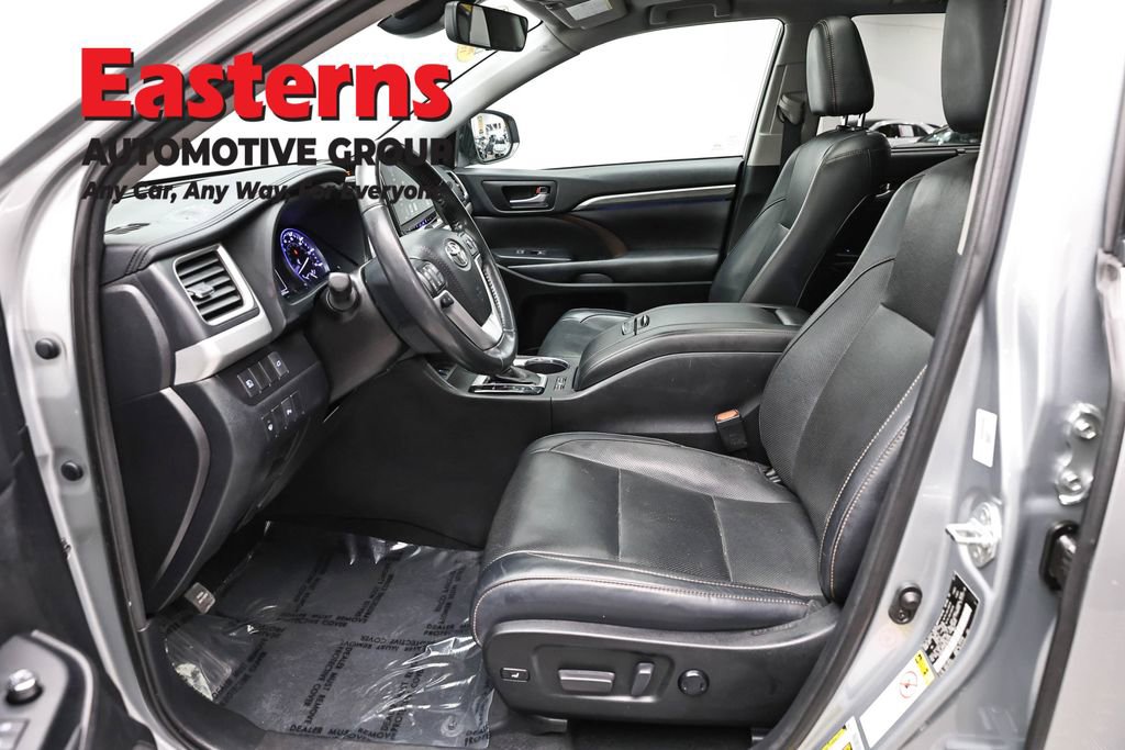 Used 2019 Toyota Highlander Limited w/ Carpet Mat Package (TMS) AWD/4WD image 14