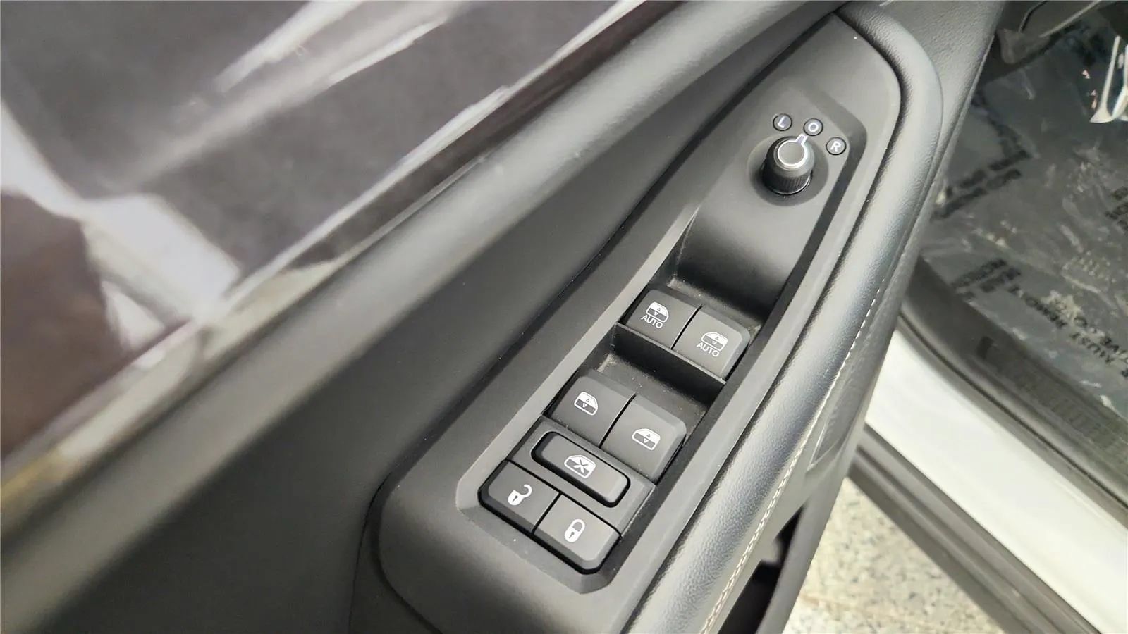 Used 2022 Jeep Grand Cherokee L Laredo w/ Luxury Tech Group I AWD/4WD image 21