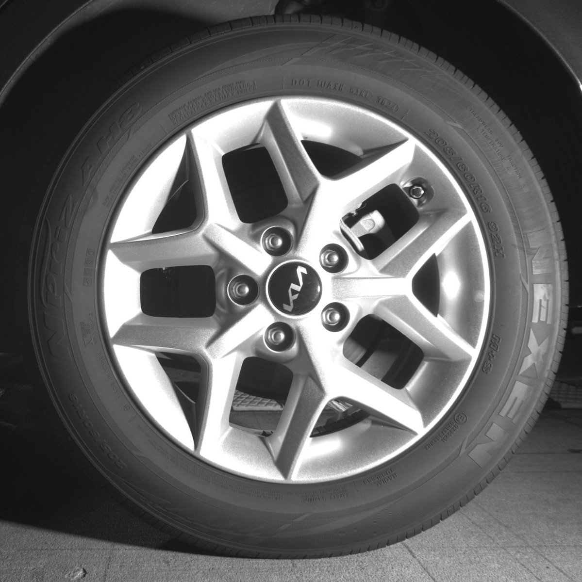 Used 2025 Kia Soul LX w/ LX Technology Package FWD image 14
