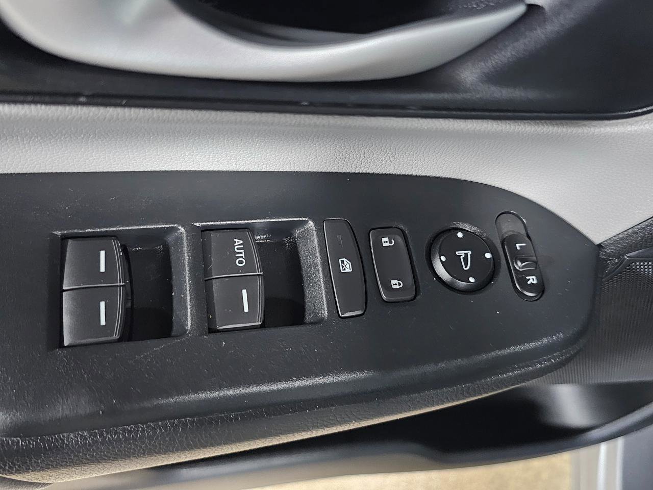 Used 2017 Honda CR-V LX image 27