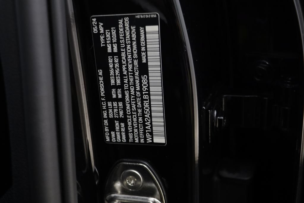 Used 2024 Porsche Macan AWD/4WD image 25