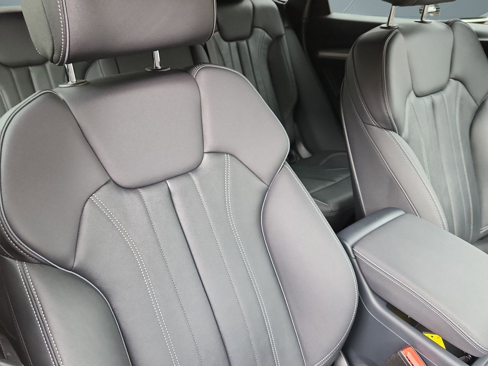Used 2025 Audi Q5 2.0T Premium w/ Convenience Plus Package image 18