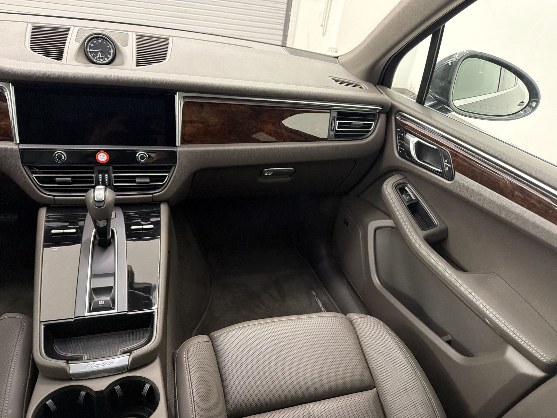 Used 2026 Porsche Macan AWD/4WD image 30