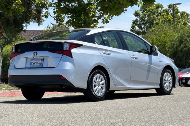 Used 2022 Toyota Prius LE FWD image 4