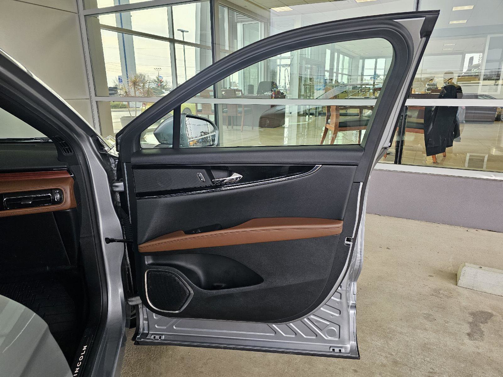 Used 2022 Lincoln Nautilus Reserve AWD/4WD image 11
