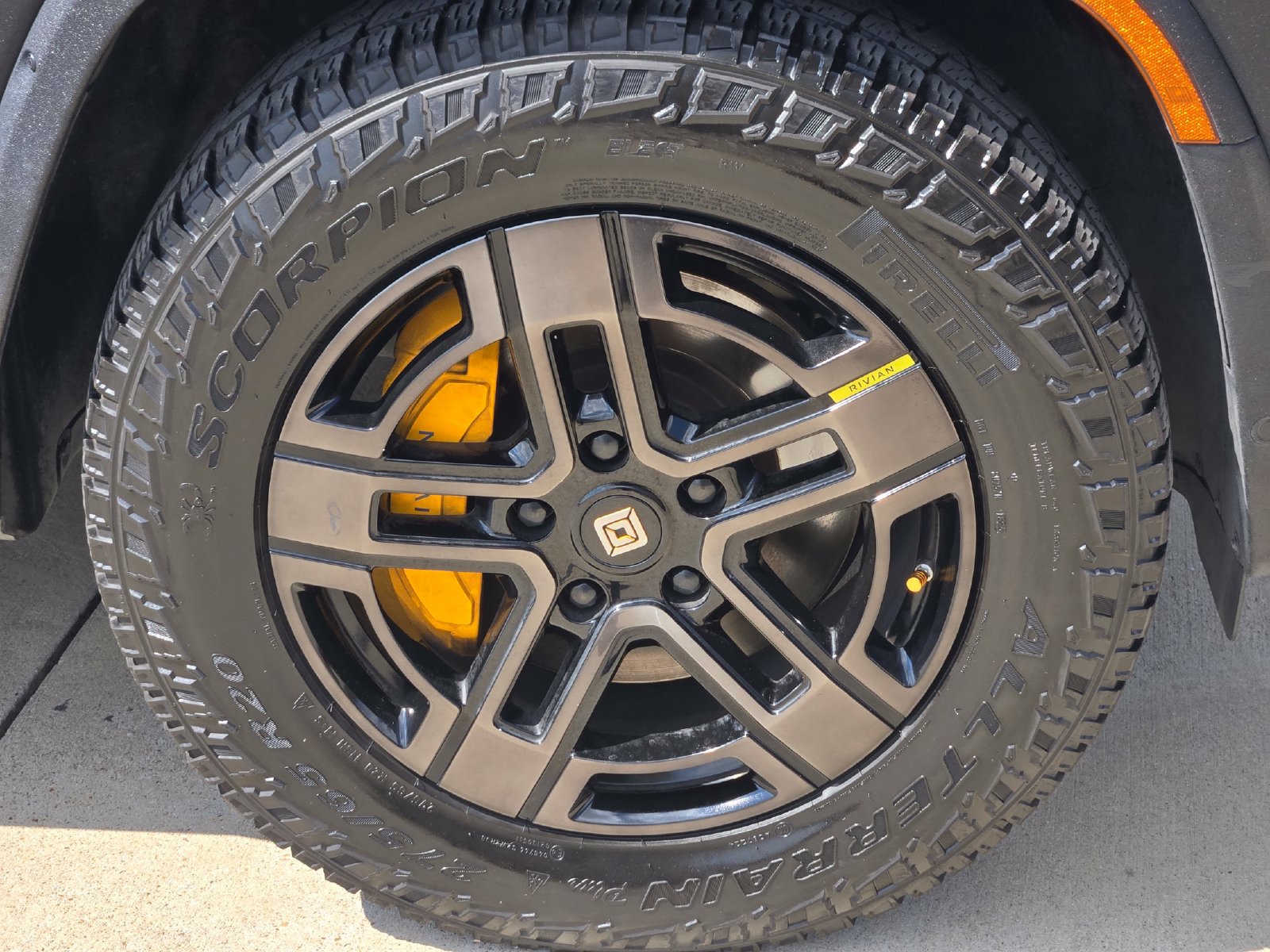 Used 2023 Rivian R1S Adventure Quad AWD/4WD image 7