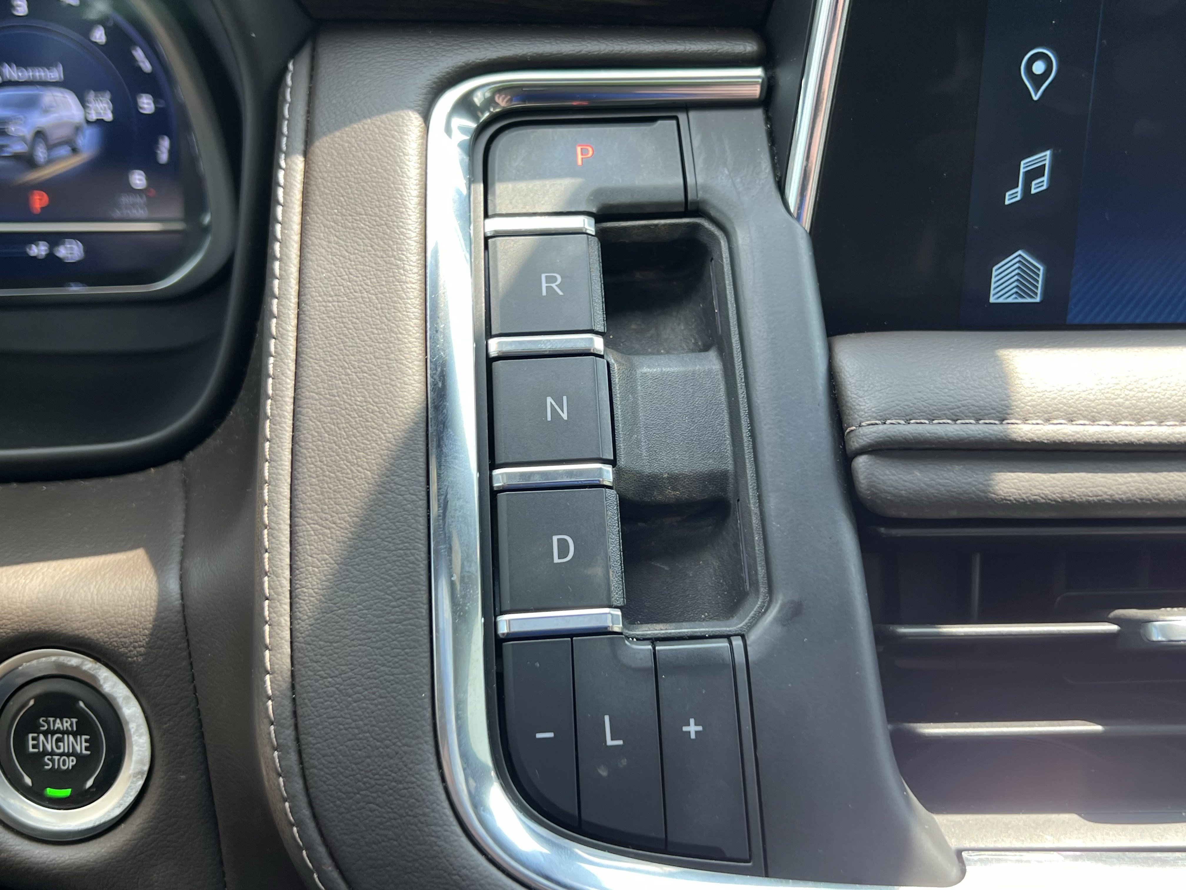 Used 2022 Chevrolet Tahoe LT w/ Luxury Package AWD/4WD image 26