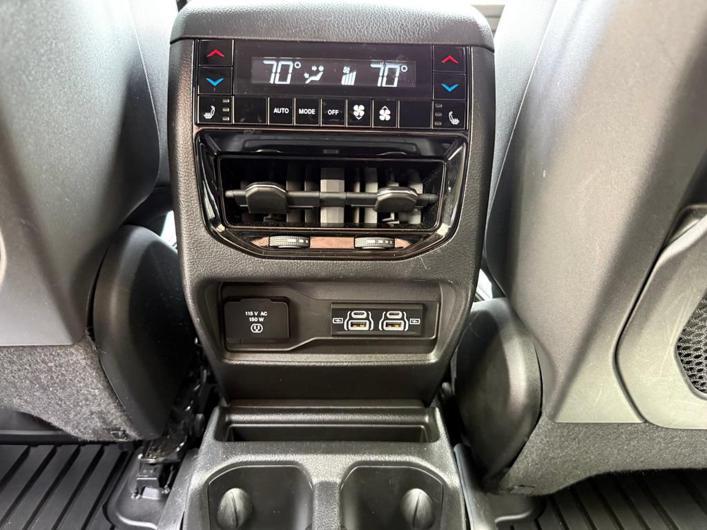Used 2022 Jeep Grand Cherokee L Overland w/ Advanced Protech Group III AWD/4WD image 29
