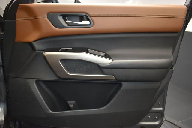 Used 2023 Nissan Pathfinder Platinum AWD/4WD image 14