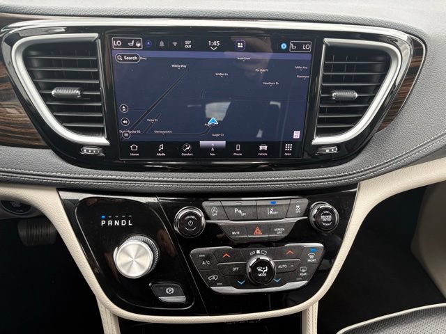Used 2023 Chrysler Pacifica Limited FWD image 33